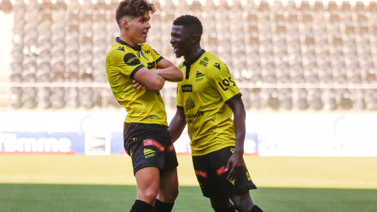 Eman Markovic og Afeez Aremu etter 2-1 scoringen til førstnevnte. Tor Erik Schrøder / NTB scanpix