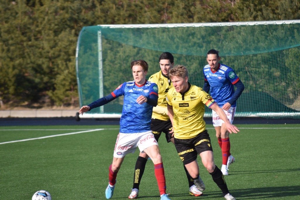 Kristoffer Tønnessen og Luc Mares mot Vålerenga - treningskamp 01.03.2022.jpeg