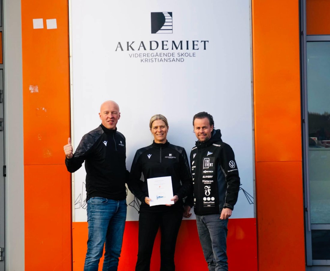 (F.v) Per Kristian Bøhn (rektor/daglig leder, Akademiet), Hilde Nævestad (sportssjef, Akademiet) og Kristian Westgaard (salgs- og markedssjef, IK Start)