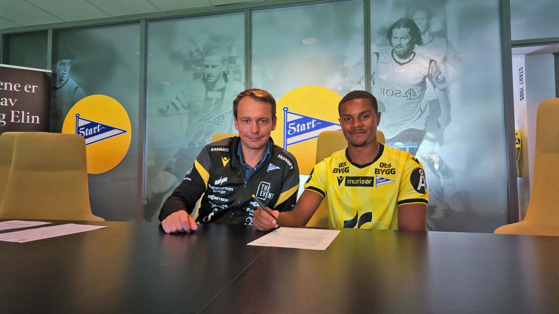 (F.v) Sportssjef i IK Start, Fredrik Greve Monsen og Santino Samuyiwa like etter at kontrakten ble signert på stadion i ettermiddag.