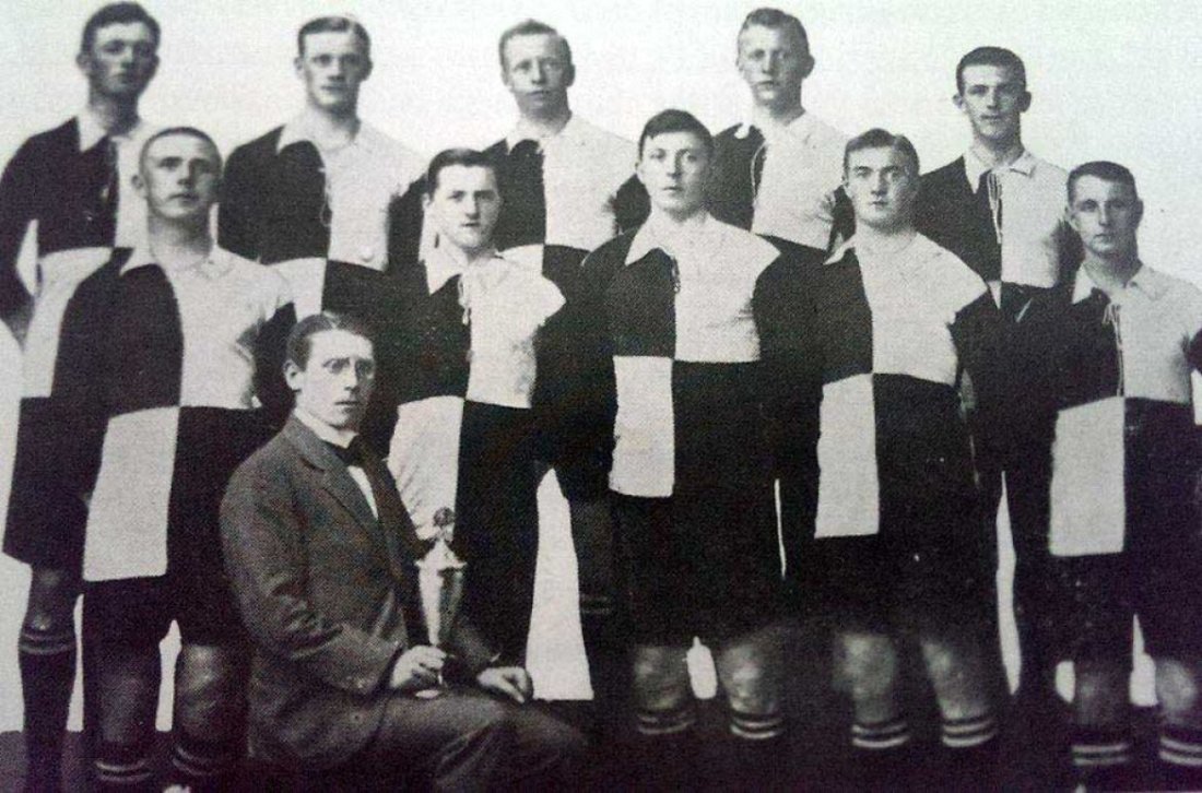 Årets bortedrakt er inspirert av draktene fra 1916.