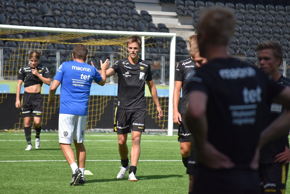 "Well done" er beskjeden fra trener Mick Priest til "trøndelagsekspressen" Hammer Berger,.