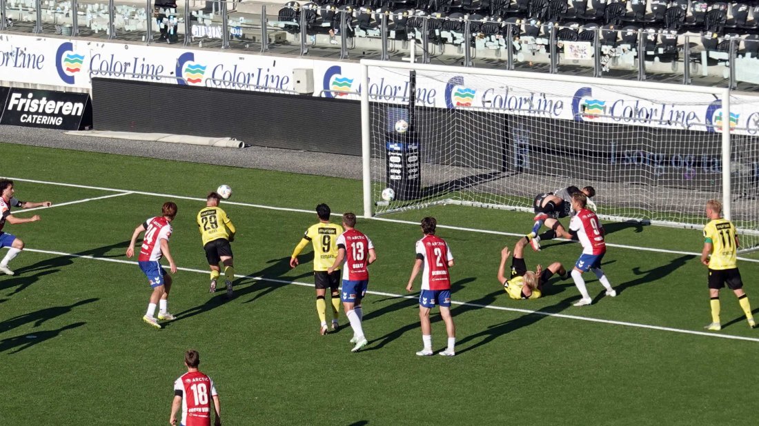 Erlend Dahl Reitan header inn 2-1 målet like før pause. (Foto: Kristin Søvik)