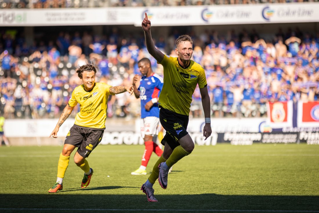 Deni etter scoringen mot Vålerenga i fjor. Foto: Daniel Haus.<br />
