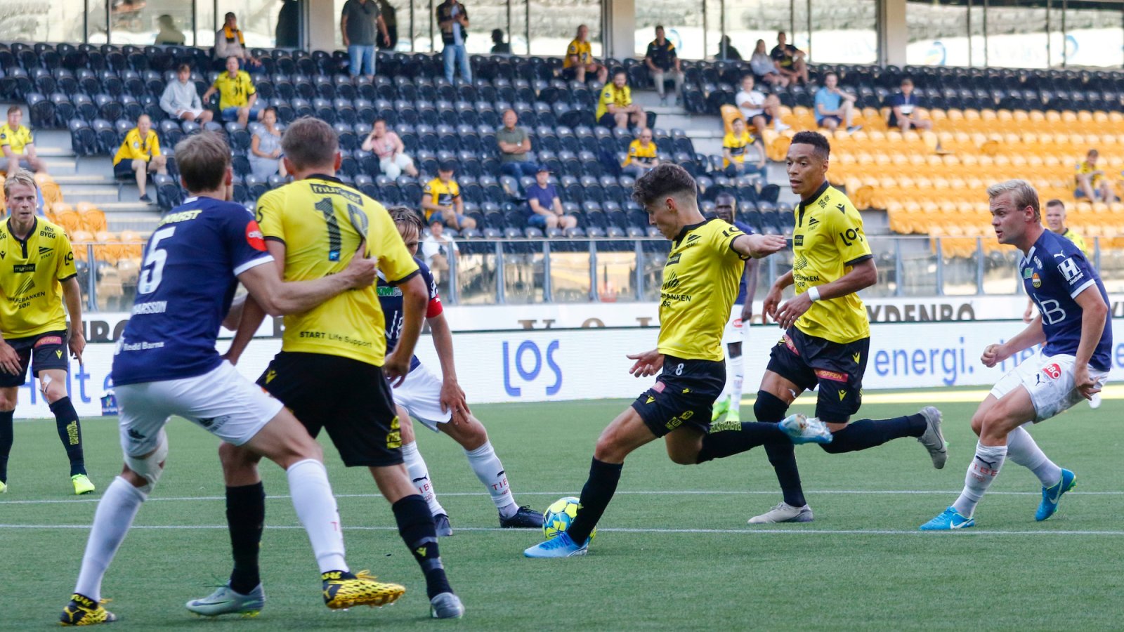 Markovic får ball fra Kabran, vender og skyter ballen i lengste hjørne. Foto: Tor Erik Schrøder / NTB scanpix