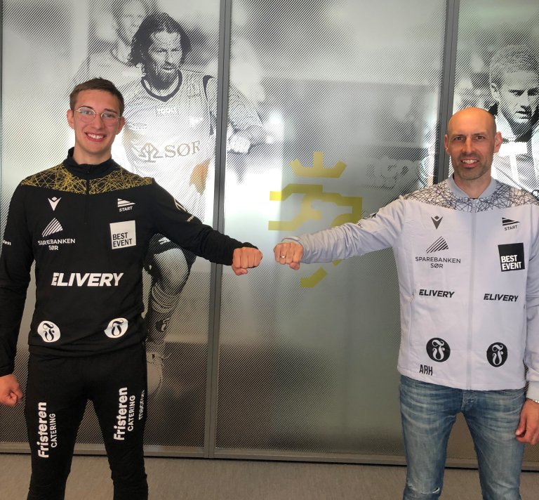 Emil Pedersen, Atle Roar, signerer