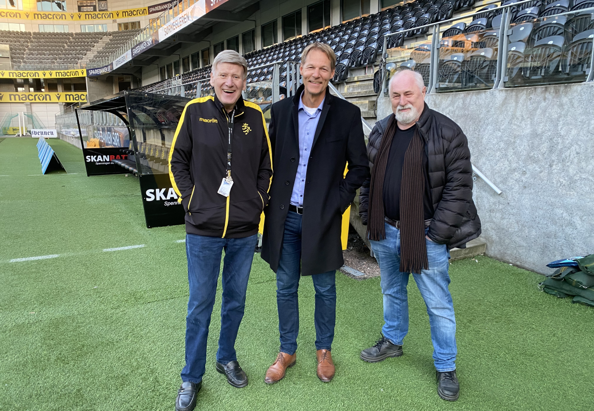 Per Svein Bostrøm (t.v.), Kurt Mosvold og Ole-Bernt Kristoffersen koste seg på Sparebanken Sør Arena onsdag kveld.