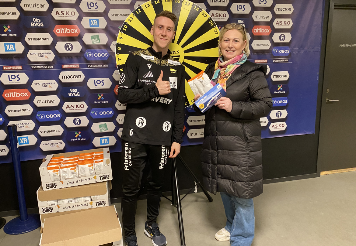 Hilde Evensen vant både Danmarks-billett fra Color Line og en pose Sørlandschips på lykkehjulet. Det satte også Bjarni Mark Antonsson pris på.
