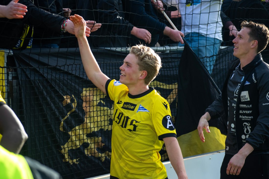 Lukas har spilt flere kamper for A-laget denne sesongen. Her etter seieren mot Skeid i Oslo tidligere i år.