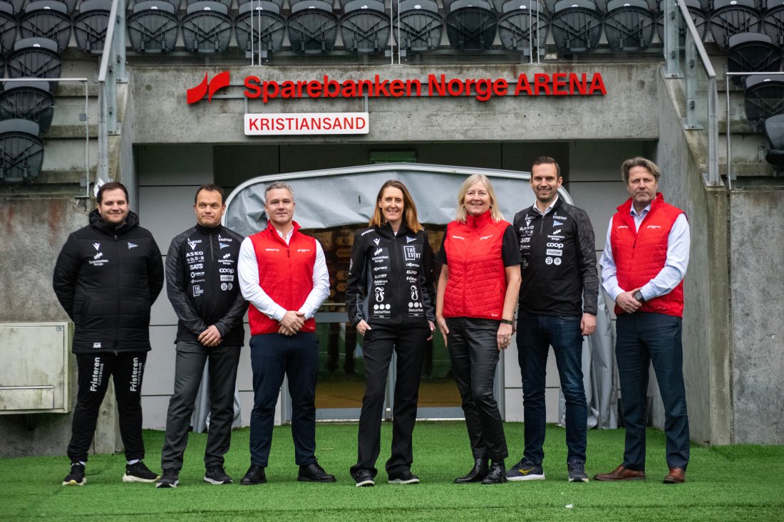 (F.v) Johan Gjønnes Nilsen (utviklingsleder, IK Start), Trond Mæstad (daglig leder, IK Start Kvinner), Kristoffer Hæstad (banksjef), Vibeke Johannesen (daglig leder, IK Start) Nina Sørensen (banksjef), Kjetil Repstad (markedssjef, IK Start Kvinner) og Gunnar Thomassen (konserndirektør).
