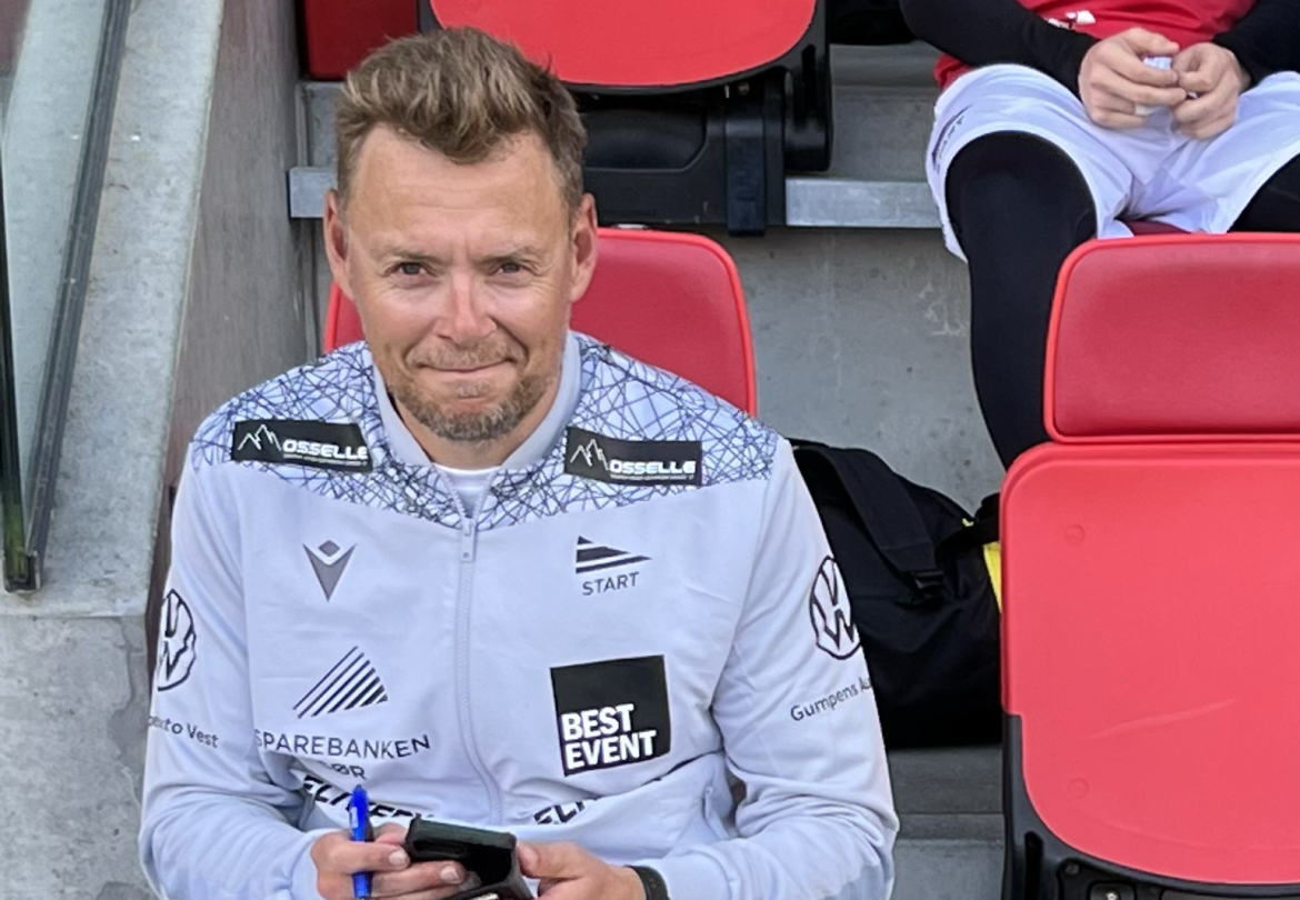 Starts nye G16-trenere, Eirik Moen Eskedal (t.h.) og Nils Petter Jonassen, ble godt kjent med gruppen sin, både på og utenfor banen i Århus.